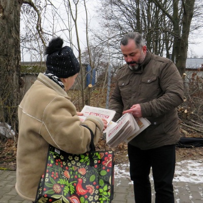 Targowisko w Lipsku - zbieranie podpisów i rozdawanie gazety 